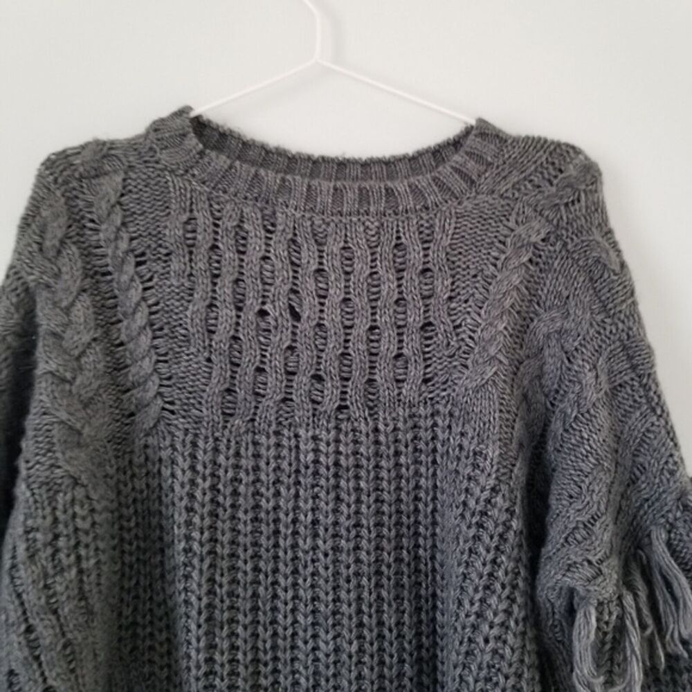 Cupcakes & Cashmere Gray Fringe Sweater size Large - Picture 8 of 10